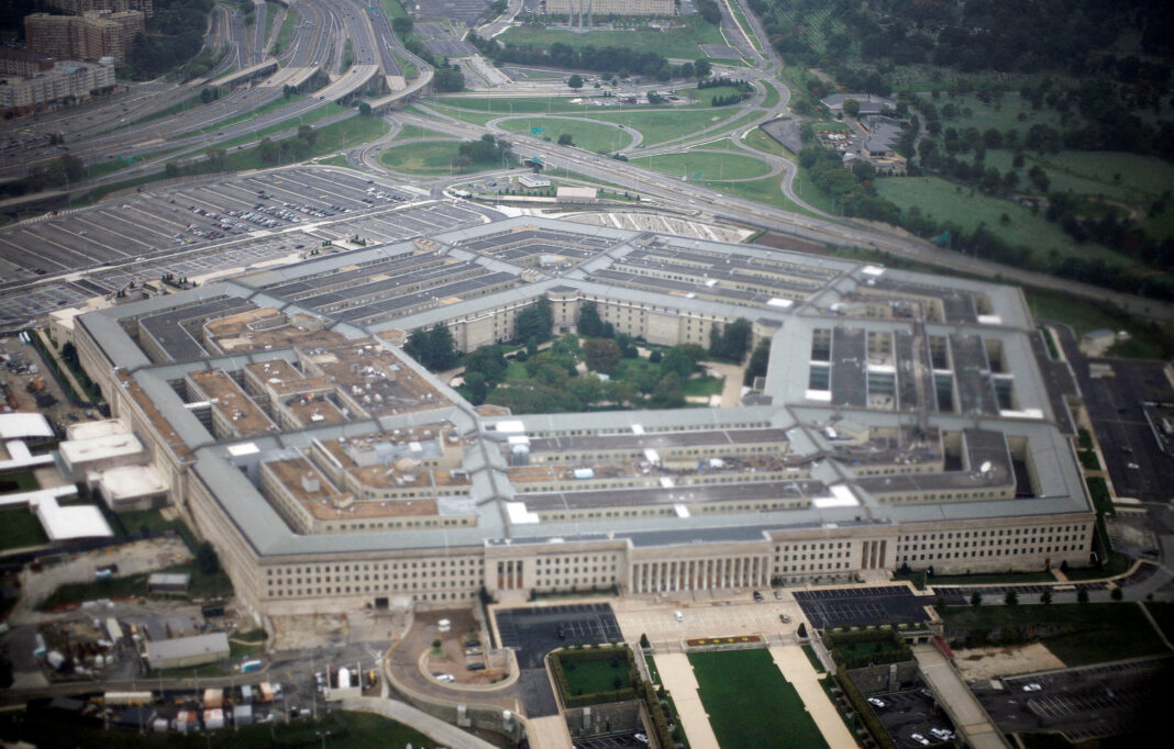 Vue aerienne du Pentagone a Washington DC dans le cadre des nouveaux accords d intelligence artificielle militaire